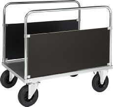 Platformsvogn med 2 sider. 2 høje laminatsider. Elforzinket stel og stållastplade