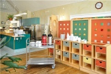 Rustfrit rullebord til institution